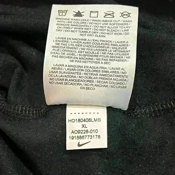 Women’s NWT NIKE Pro Dri-Fit Black/Gold metallic long sleeve top. Size XL - Picture 2 of 9